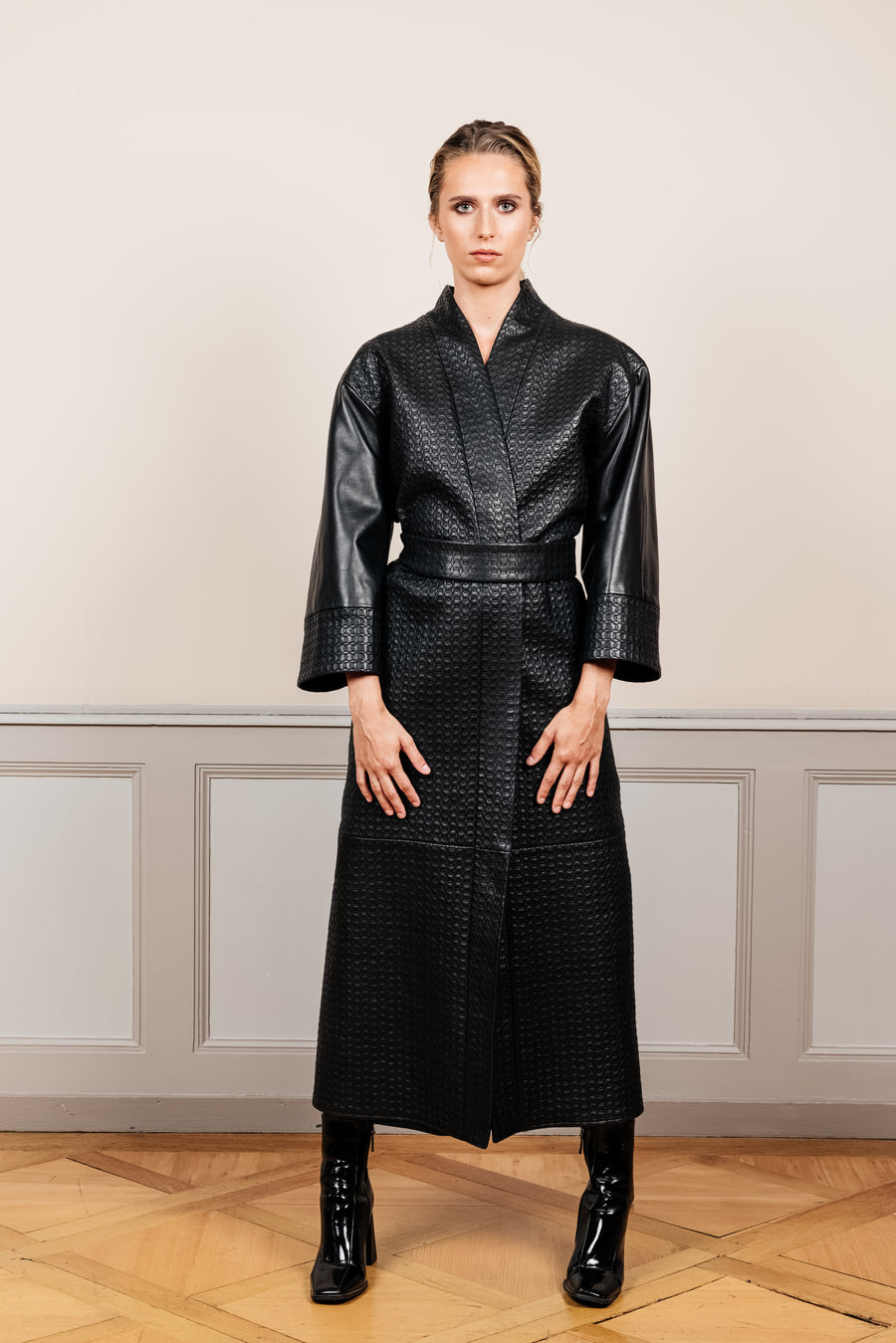 Compagnon Long leather coat in black