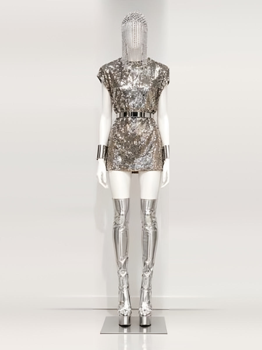 Passage 26 – Robe à sequins argentés